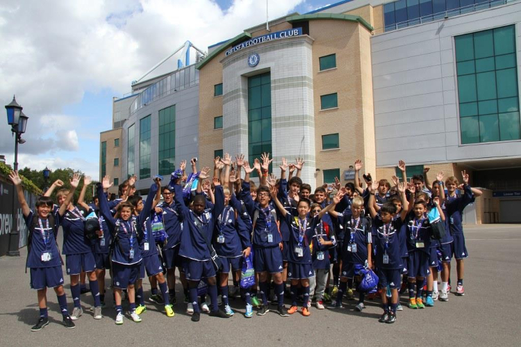 Obóz pilkarski i językowy Chelsea FC Foundation Soccer Schools w Londynie w Anglii