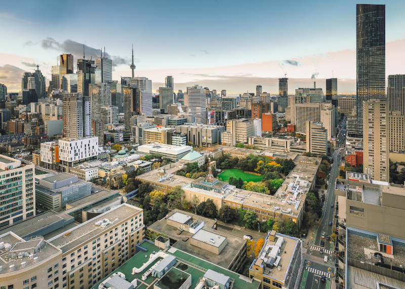 Szkoła językowa MLA na kampusie Toronto Metropolitan University w Kanadzie